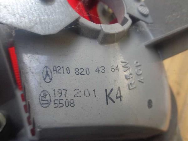 FEU ARRIERE GAUCHE MERCEDES CLASSE E W210 4 - Vue 2